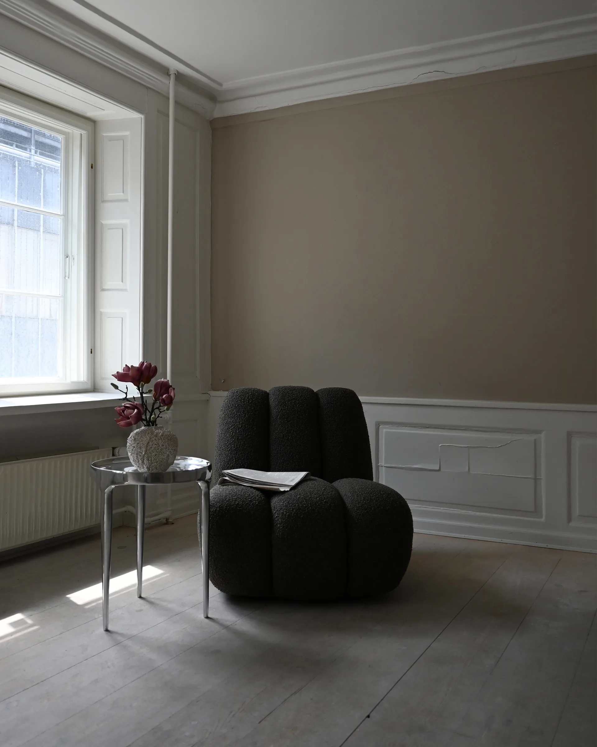 Καρέκλα σαλονιού Toe bouclé, Deep taupe 101 Copenhagen