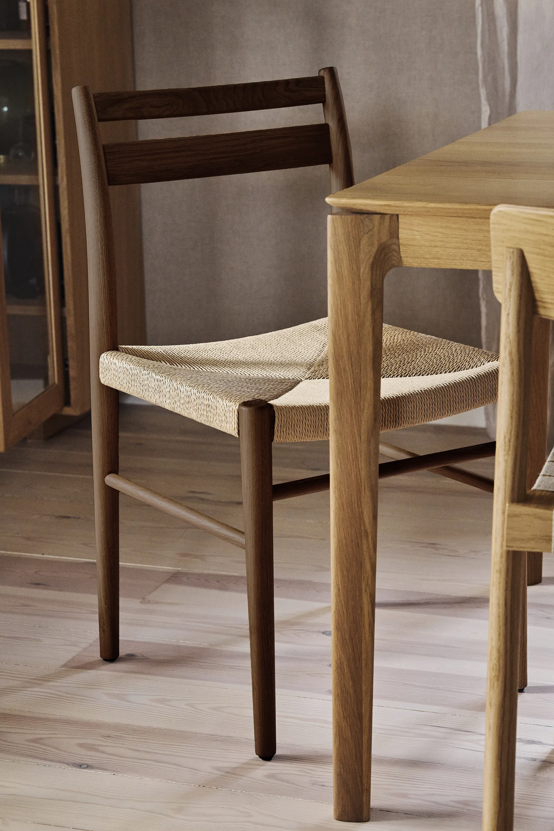 Fridhem καρέκλα τραπεζαρίας, Καπνισμένη λακαρισμένη δρυς-φυσική πλέξη 1898