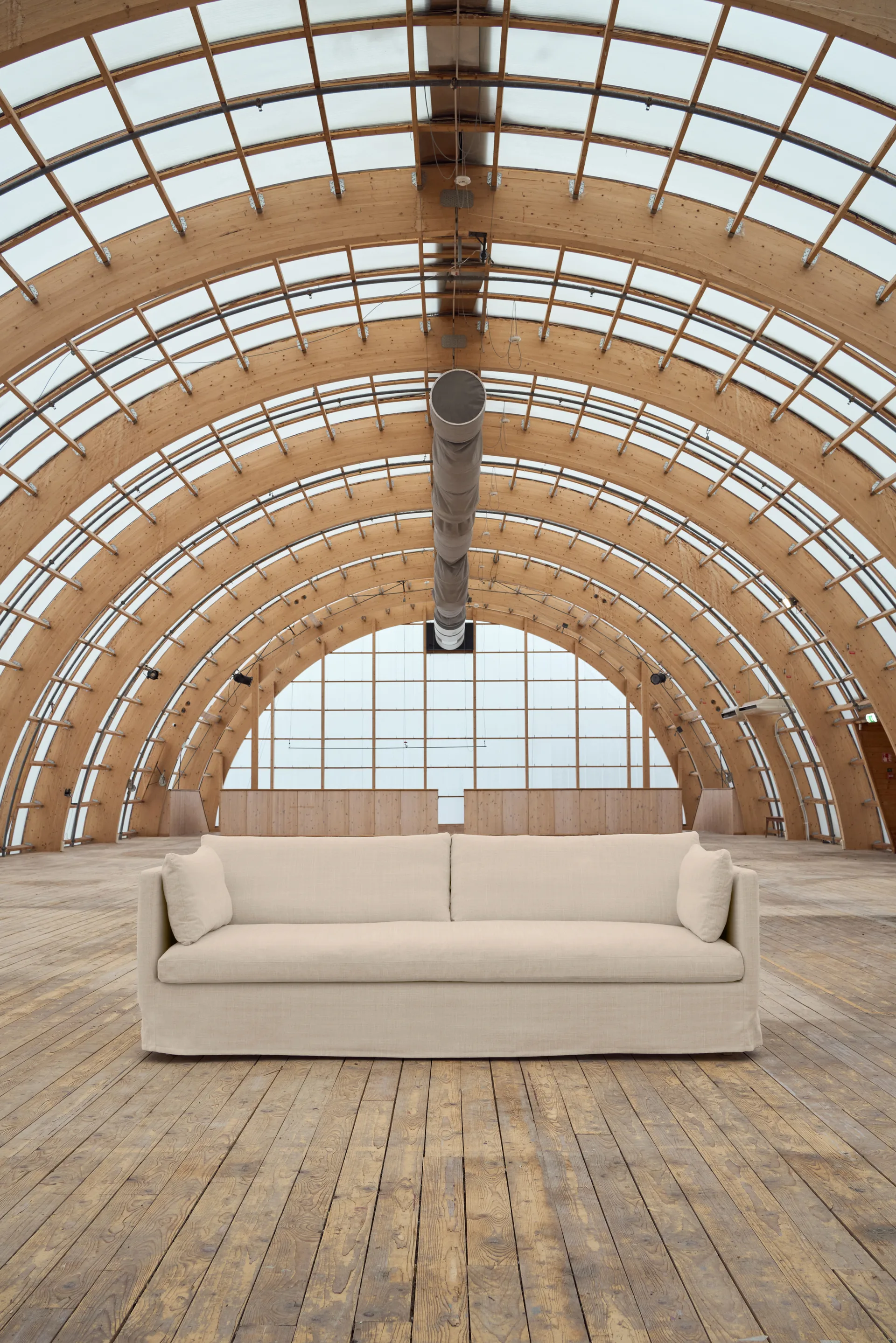 Linnevik καναπές, Same Beige 6670-Λευκή λαδωμένη δρυς, 4 θέσεων, με φούστα 1898