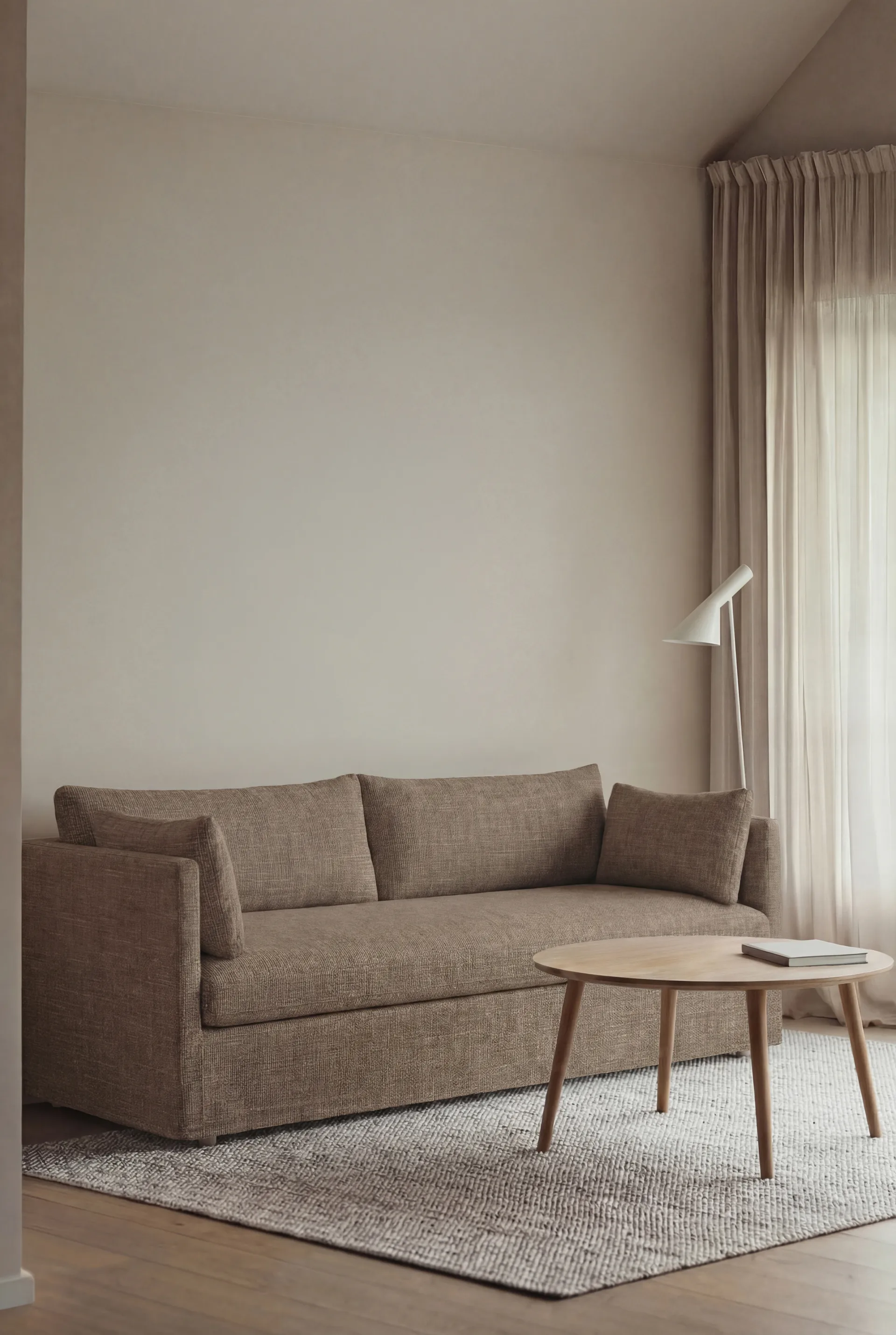 Linnevik καναπές, Same Mole 6674-Λευκή λαδωμένη δρυς, 3 θέσεων, με φούστα 1898