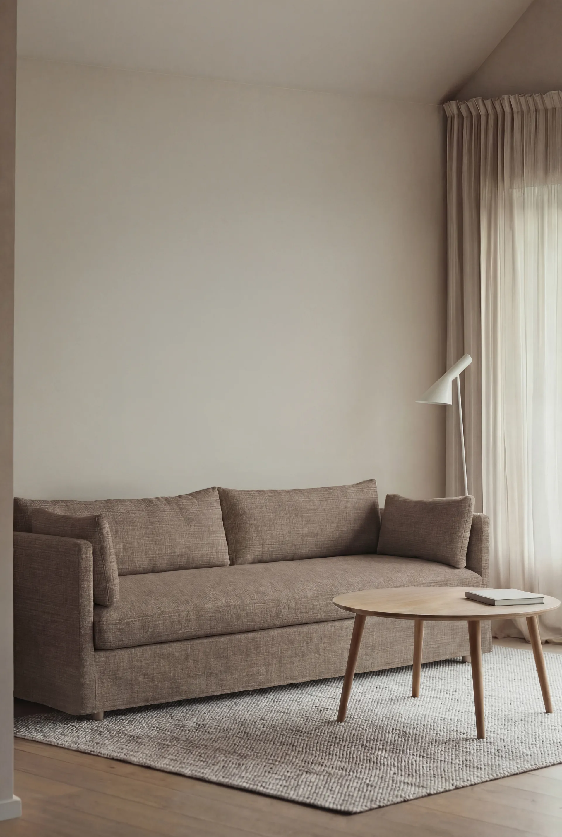 Linnevik καναπές, Same Mole 6674-Λευκή λαδωμένη δρυς, 4 θέσεων, με φούστα 1898