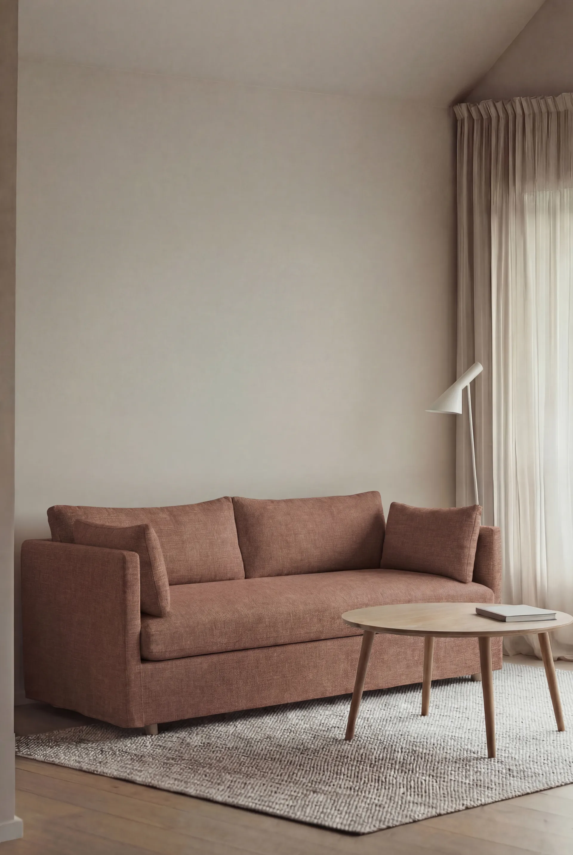 Linnevik καναπές, Same Rust 6675-Λευκή λαδωμένη δρυς, 2 θέσεων, με φούστα 1898