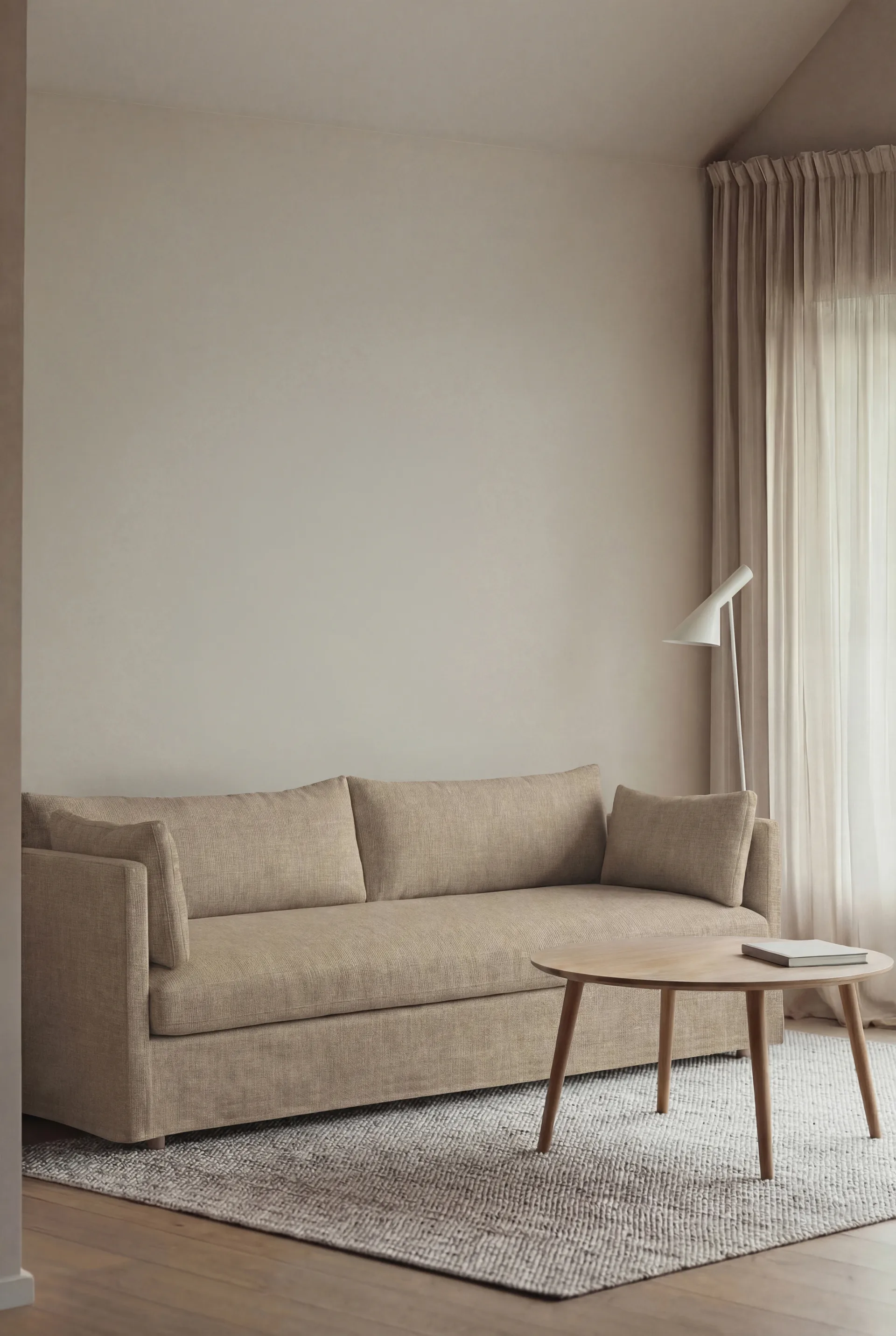 Linnevik καναπές, Same Sand 6672-Λευκή λαδωμένη δρυς, 4 θέσεων, με φούστα 1898