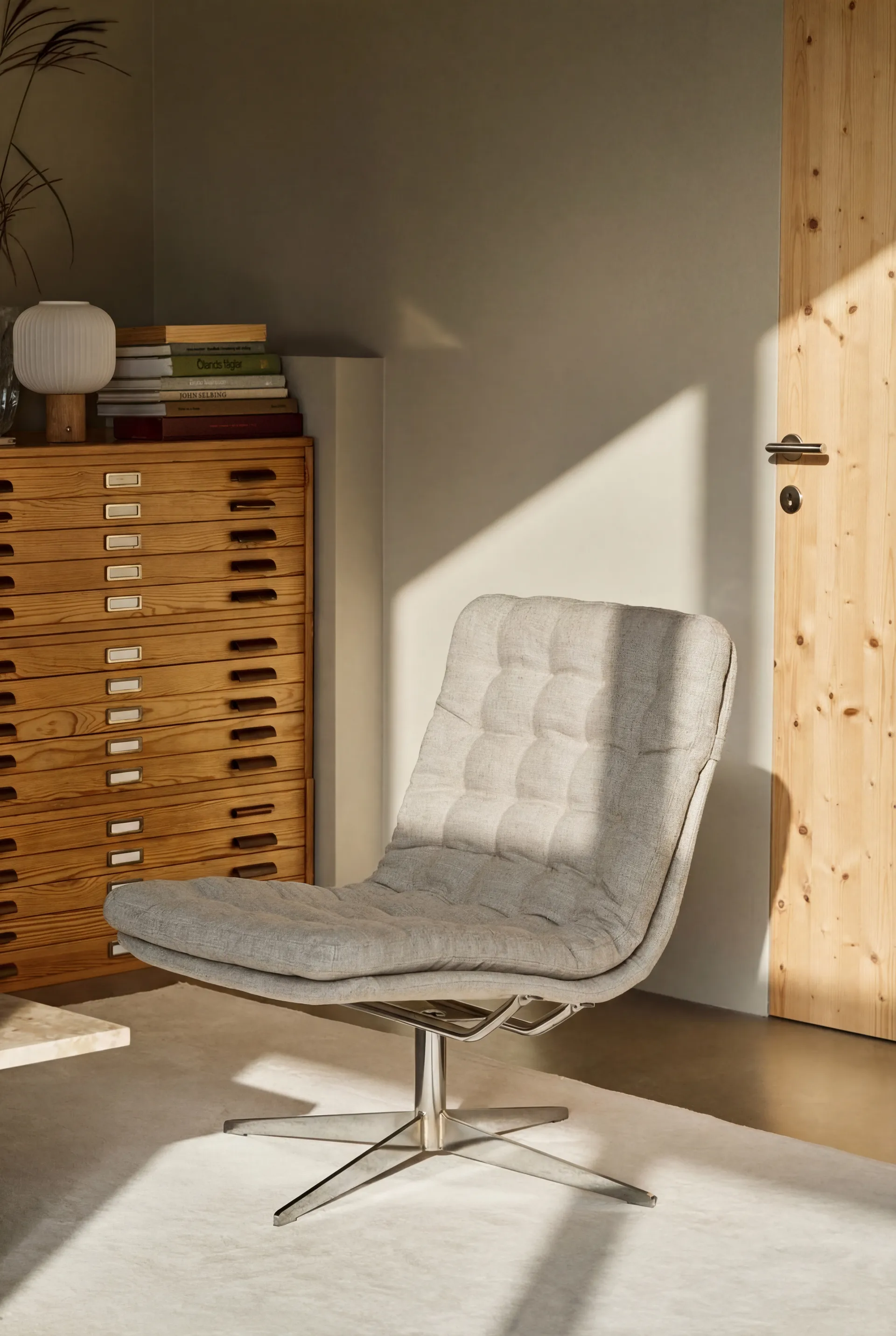 Πολυθρόνα Loholm με λειτουργία περιστροφής, Bern Beige 0341 1898