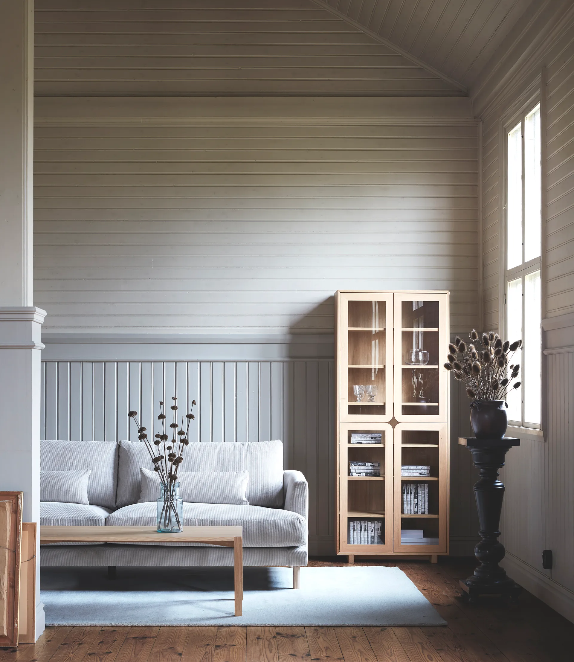 Ψηλή βιτρίνα, Vidja, Δρυς με λευκό πιγμέντο 1898