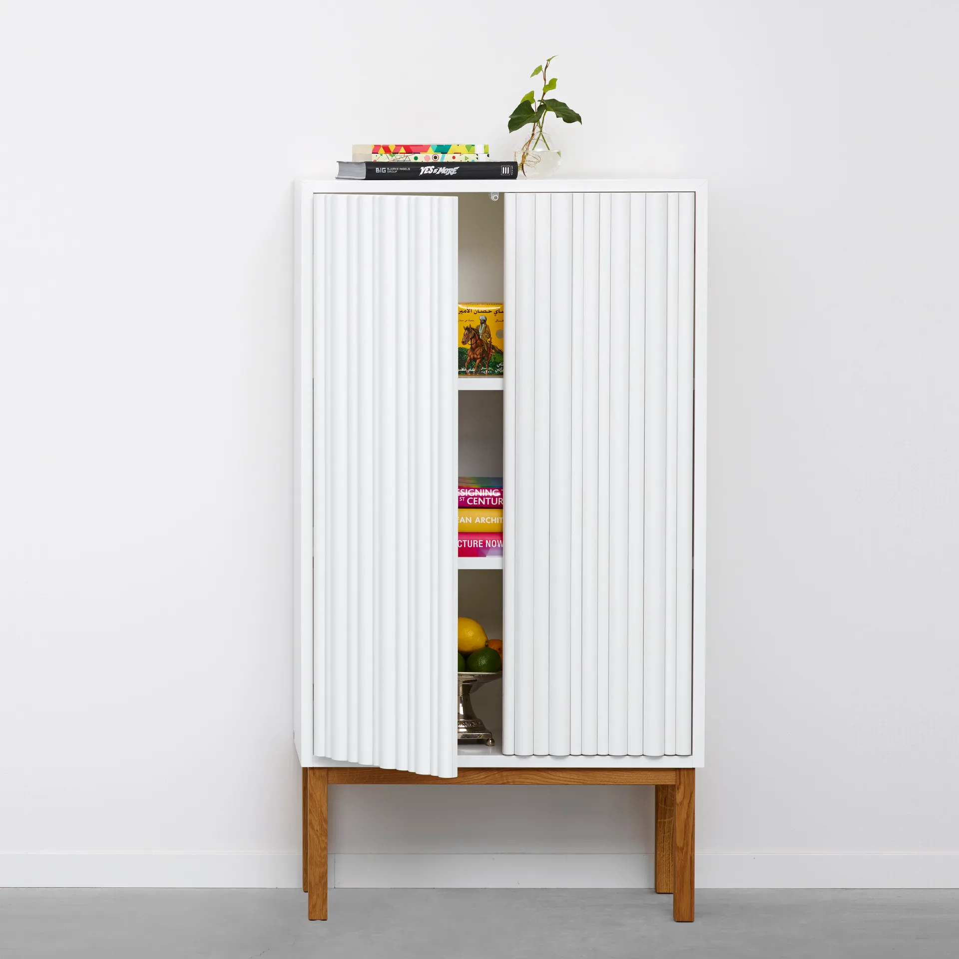 Ντουλάπι, Collect, 2003, Λευκό-με πόδια από δρυ A2