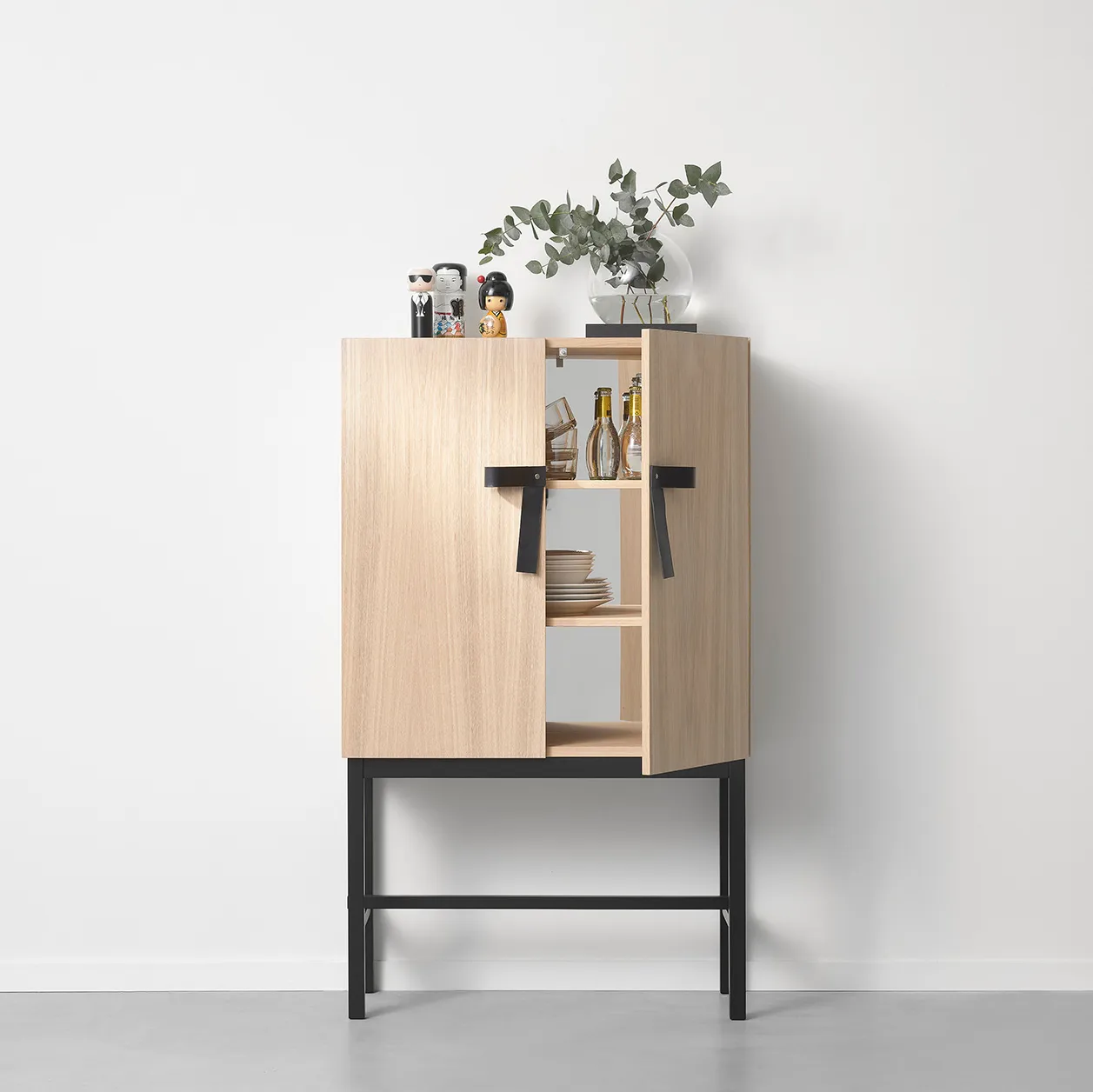 The Bow ντουλάπι κουζίνας, Λευκή λαδωμένη δρυς-μαύρο A2