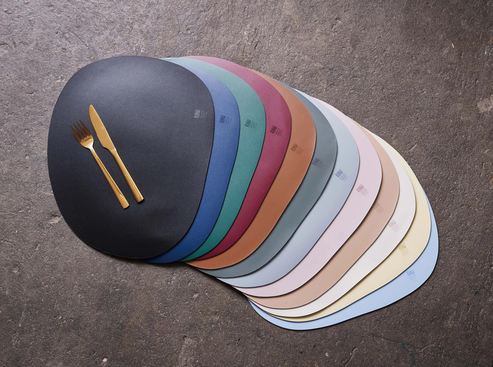 Raw creative σουπλά σιλικόνης 41x33,5 cm., Μάυρο Aida