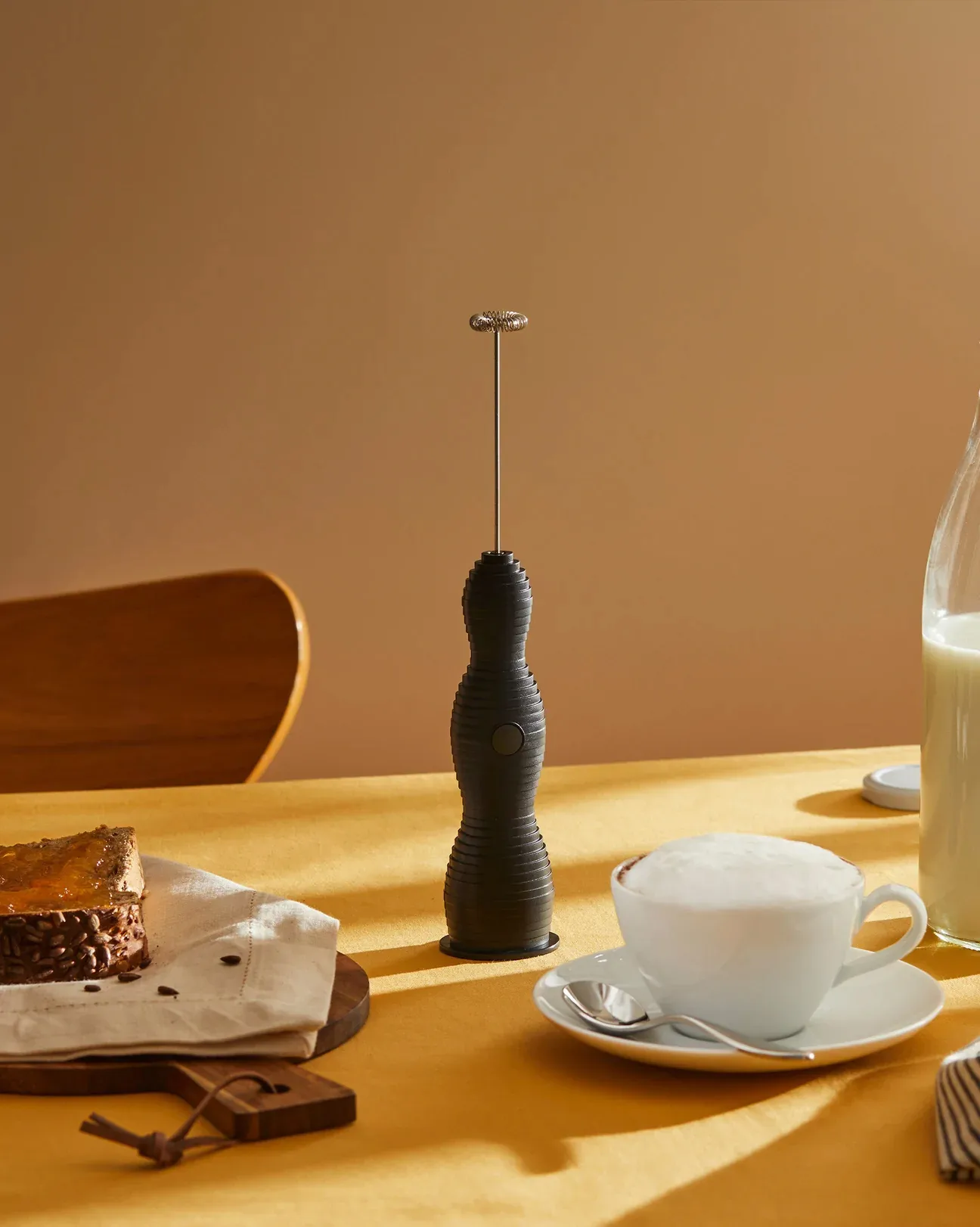 Pulcina αφριστήρας γάλακτος 27,5 cm, Μαύρο Alessi