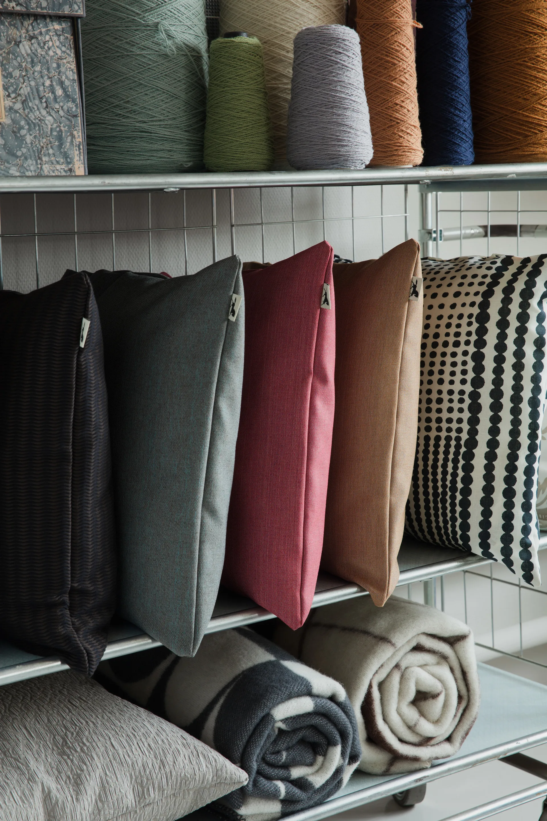 Πουά μαξιλαροθήκη 47x47 cm, Μαύρο Almedahls