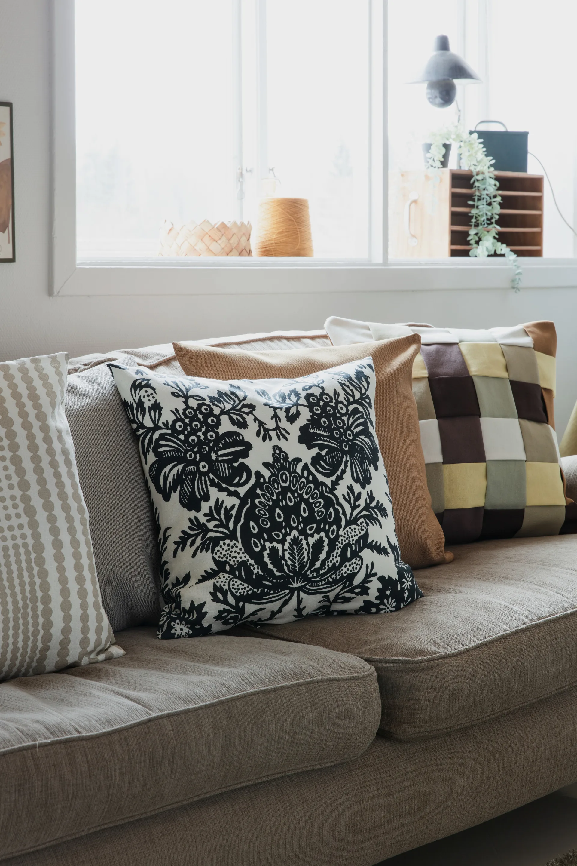 Granatäpple μαξιλαροθήκη 50x50 cm, Μαύρο Almedahls