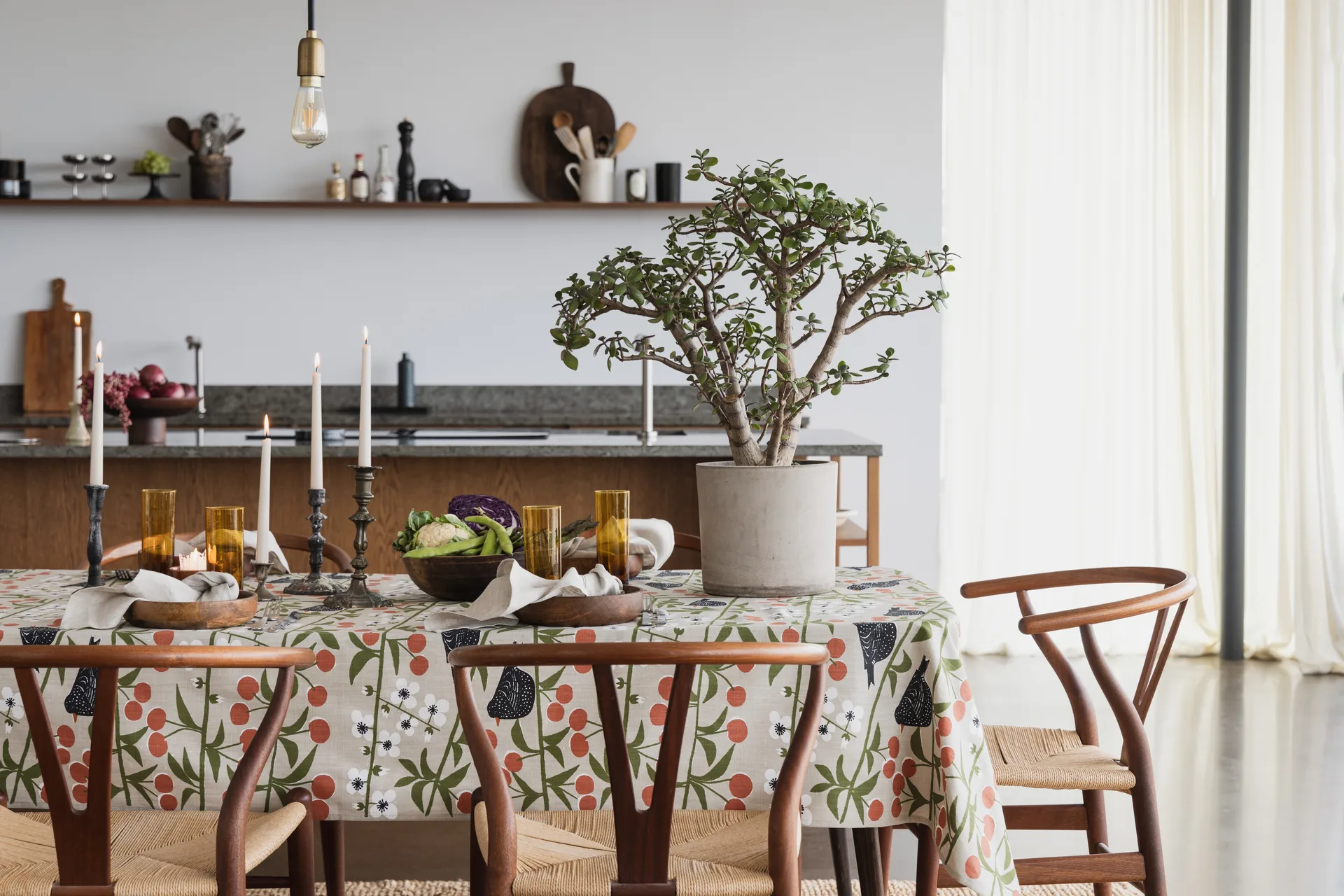 Körsbärsträdgården τραπεζομάντηλο, Μπεζ, 145x250 cm Almedahls