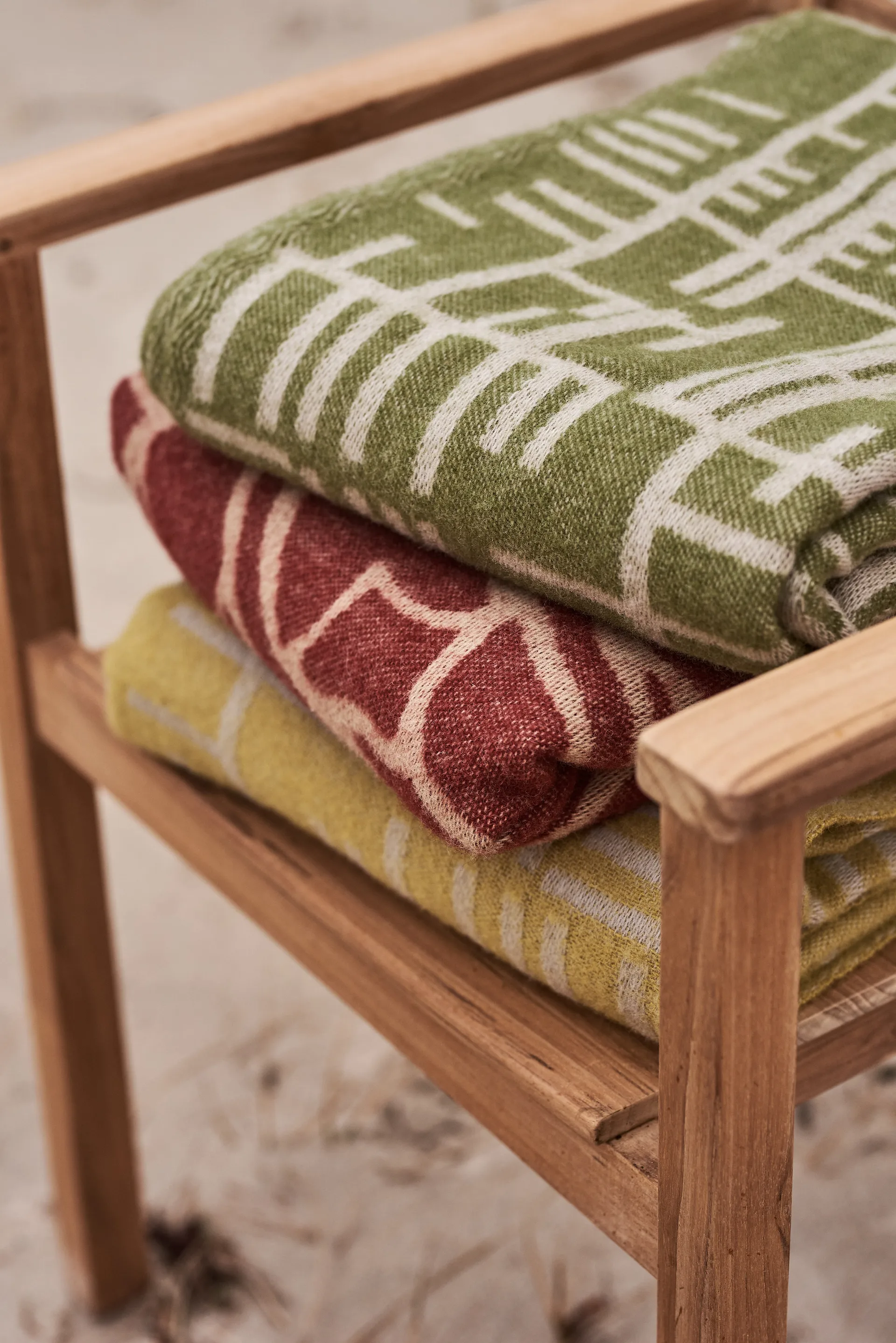 Kotteri πλεκτό ριχτάρι 130x170 cm, Wine red-beige Almedahls