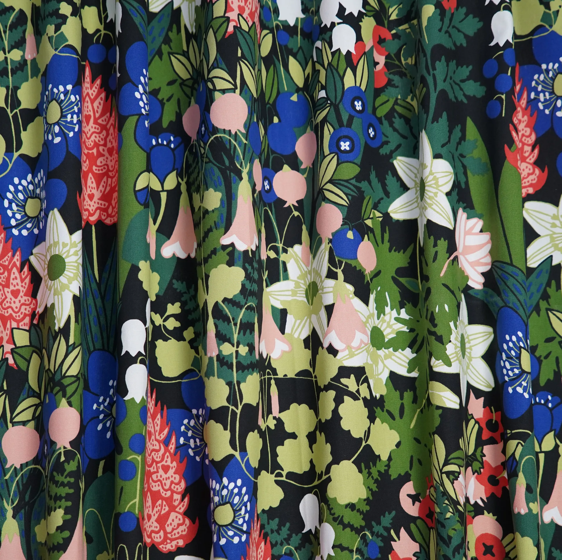 Ύφασμα Skogen, Μαύρο-πράσινο-ροζ Almedahls