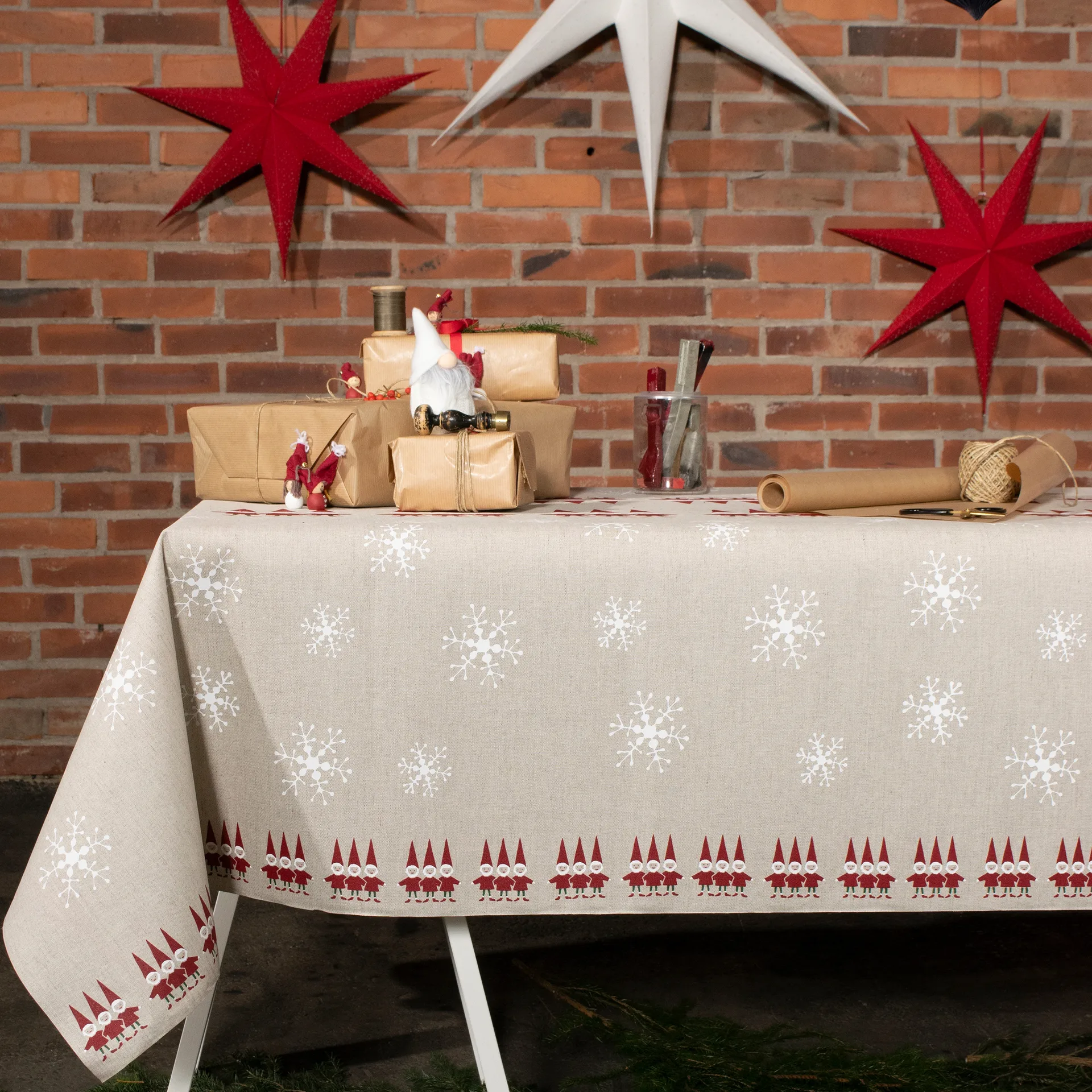 Tomtenisse τραπεζομάντηλο 147x250 εκ, beige Almedahls