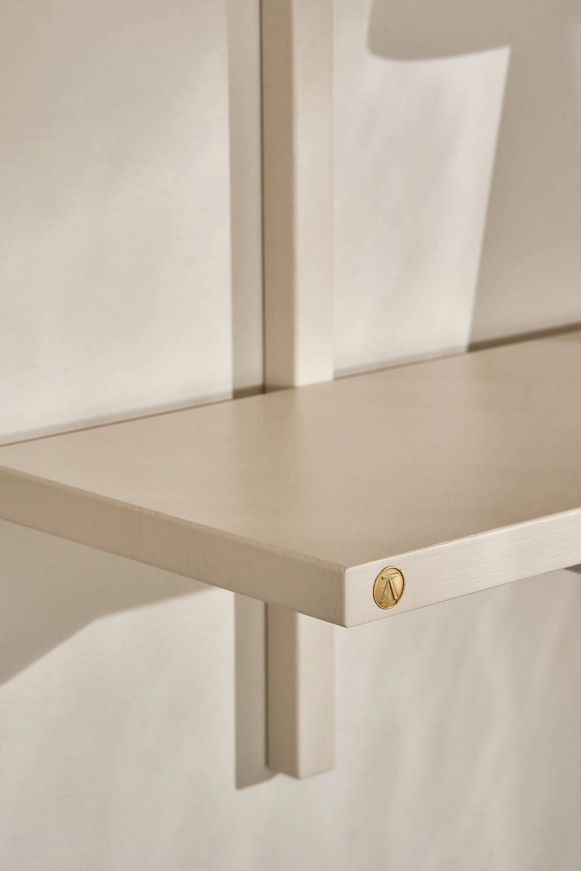 A-Light Shelf ράφι τοίχου Special Edition, Light beige 90x21x35 cm Andersen Furniture