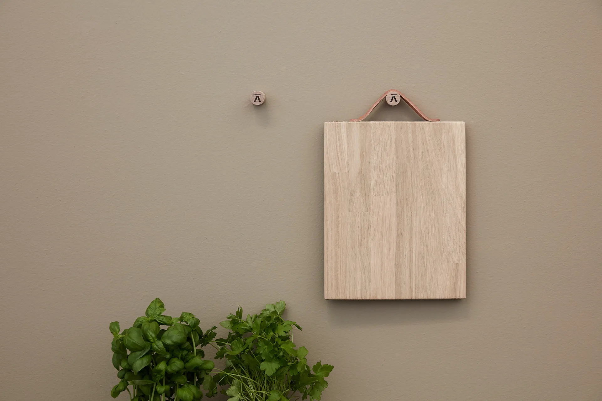 Andersen πλάκα κοπής δερμάτινη λαβή Medium 24x30 εκ, Oak Andersen Furniture