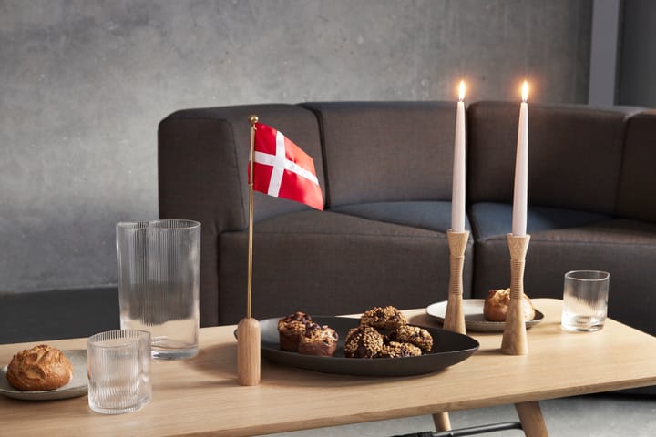 Celebrating Denmark σημαιάκι τραπεζιού 40 εκ, Oak-brass Andersen Furniture