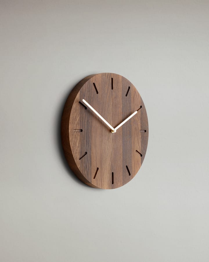 Watch:Out wall clock δρυς, καπνισμένη δρυς-ορείχαλκος Applicata