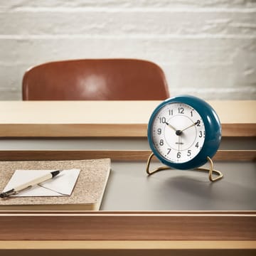 AJ Station επιτραπέζιο ρολόι πετρό�λ - μπλε πετρόλ - Arne Jacobsen Clocks