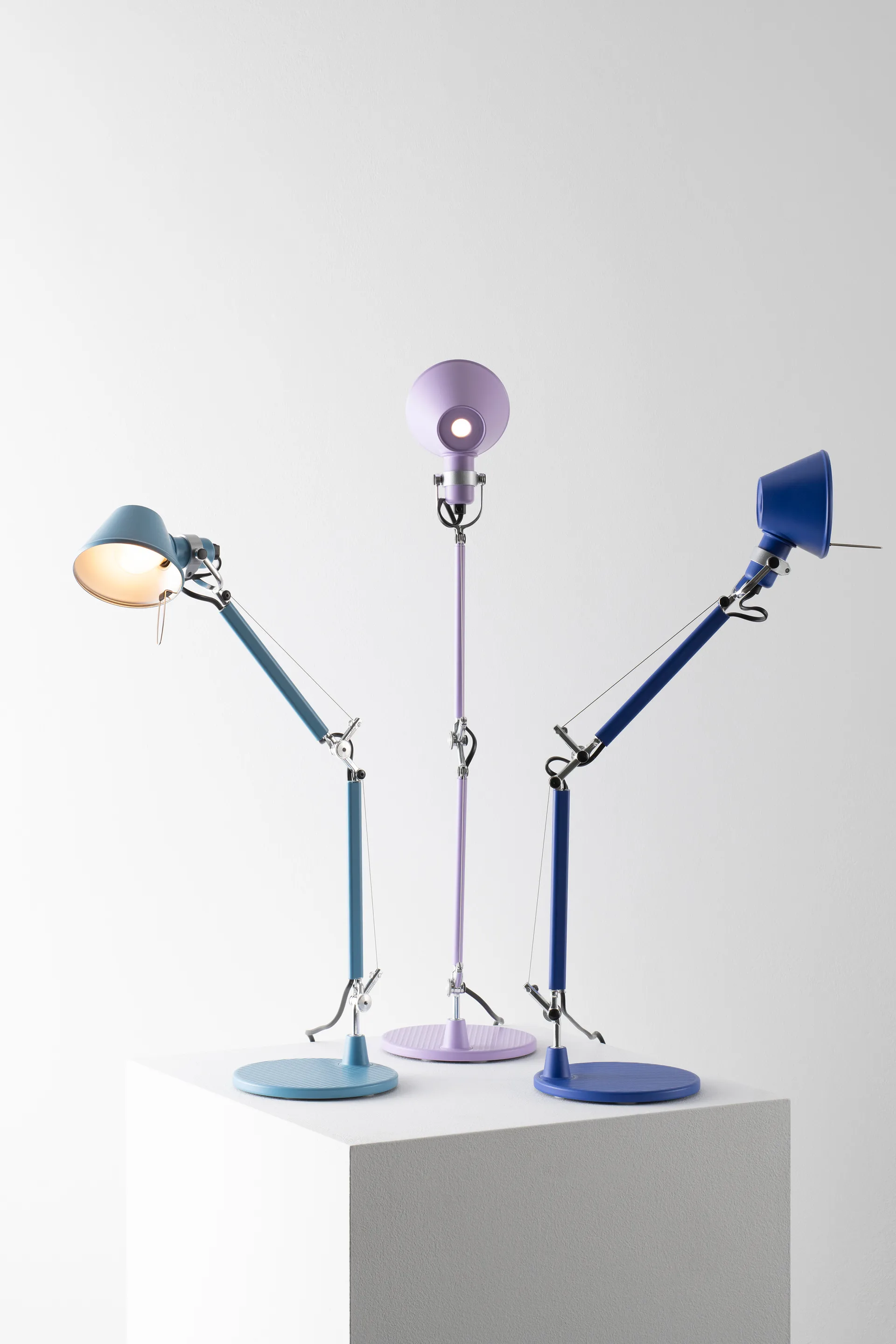 Μικρό επιτραπέζιο φωτιστικό, Tolomeo, Blue Klein Artemide