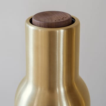 Bottle Grinder μύλος μπαχαρικών μεταλλικός Συσκευασία 2 τεμαχίων - βουρτσισμένος χαλκός (καπάκι από καρυδιά) - Audo Copenhagen