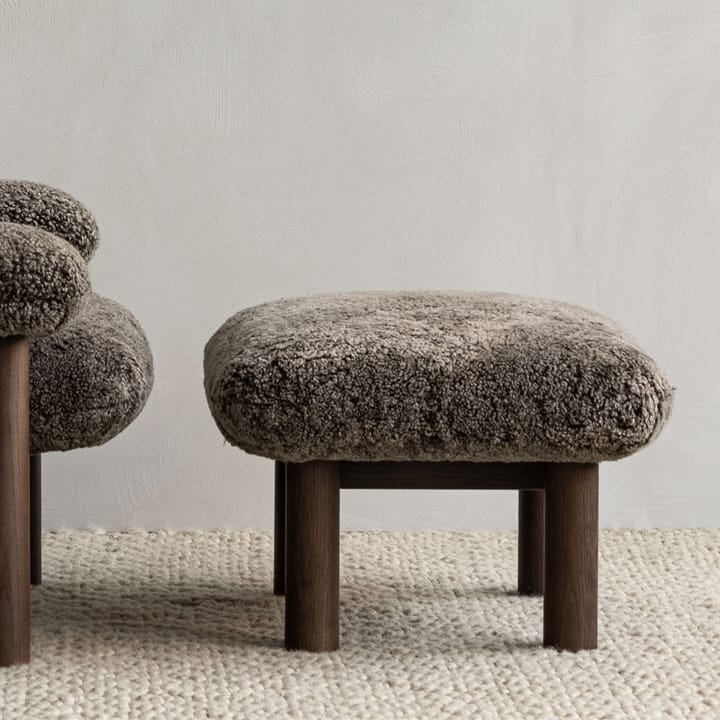 Υποπόδιο Brasilia, Moss 011 γκρι πόδια από καρυδιά Audo Copenhagen