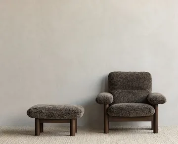 Υποπόδιο Brasilia - Μαλλί προβάτου root καφέ-σκούρο δρυς - Audo Copenhagen