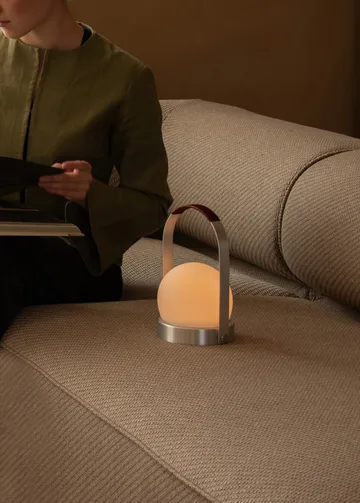 Carrie φορητό επιτραπέζιο φωτιστικό - Βουρτσισμένο αλουμίνιο - Audo Copenhagen