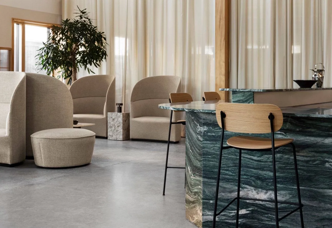Co Bar Chair καρέκλα μπαρ, Δρυς-χρωμιωμένος χάλυβας, 75 εκ. Audo Copenhagen