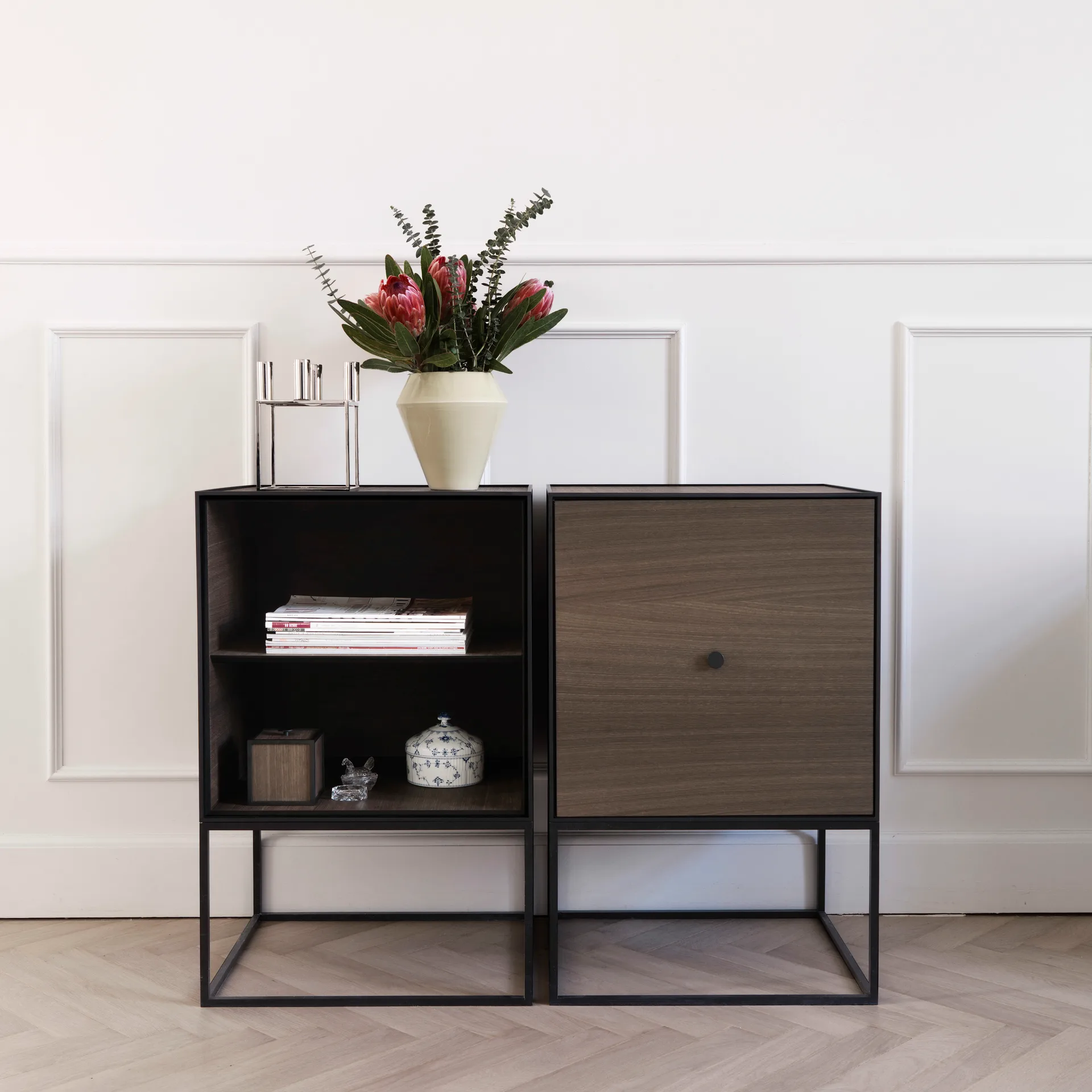 Frame 49 κύβος με πόρτα, καπνισμένη δρυς Audo Copenhagen