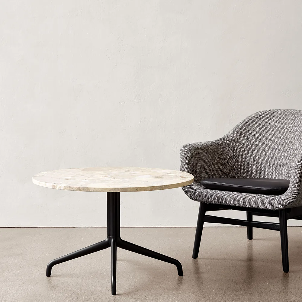 Τραπέζι σαλονιού Harbour Column, Μαύρη βελανιδιά, μαύρη σιδερένια βάση Audo Copenhagen