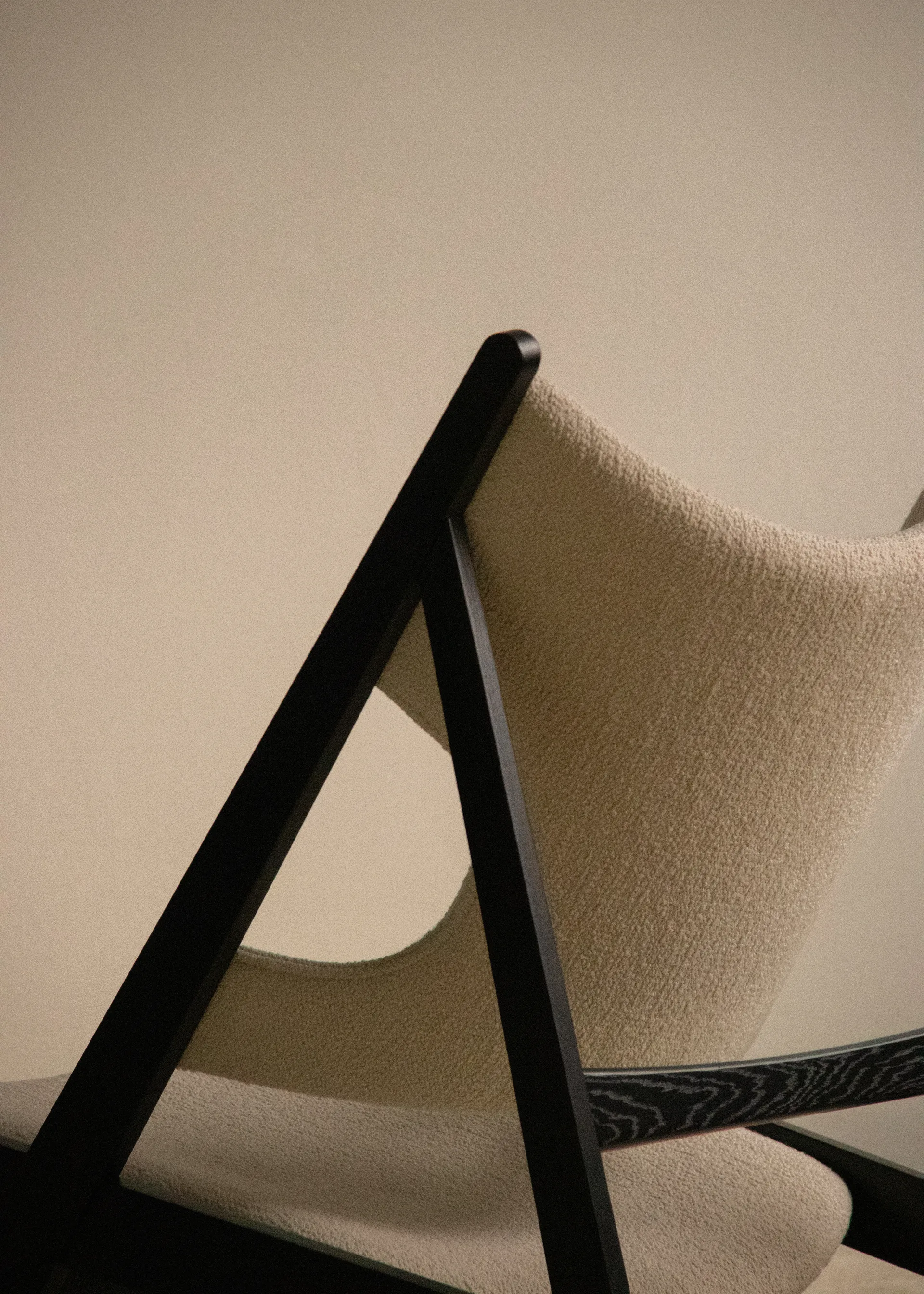 Knitting πολυθρόνα σαλονιού, Barnum Bouclé 24-μαύρη βελανιδιά Audo Copenhagen