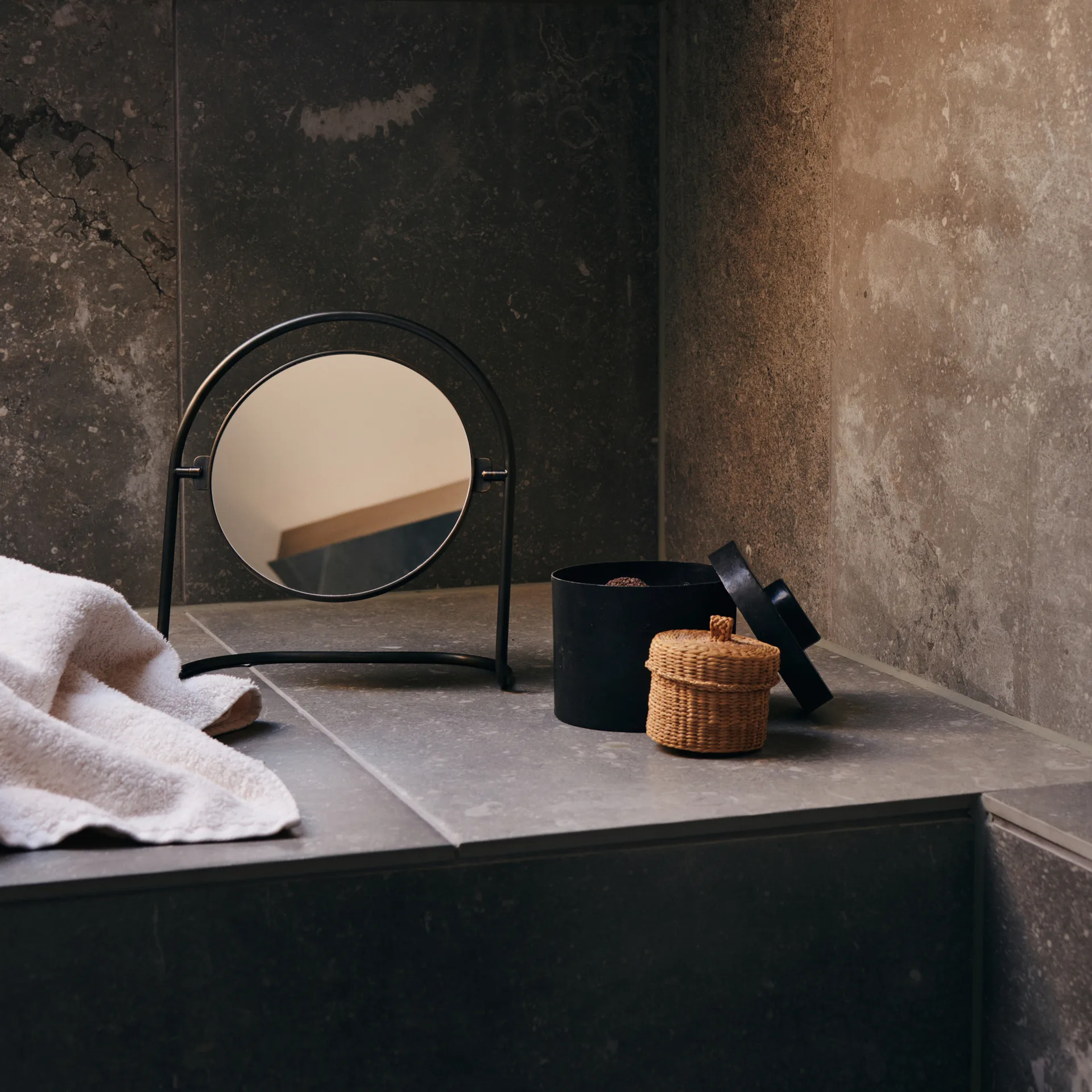 Nimbus επιτραπέζιος καθρέφτης 25 cm, Μπρονζέ ορείχαλκος Audo Copenhagen