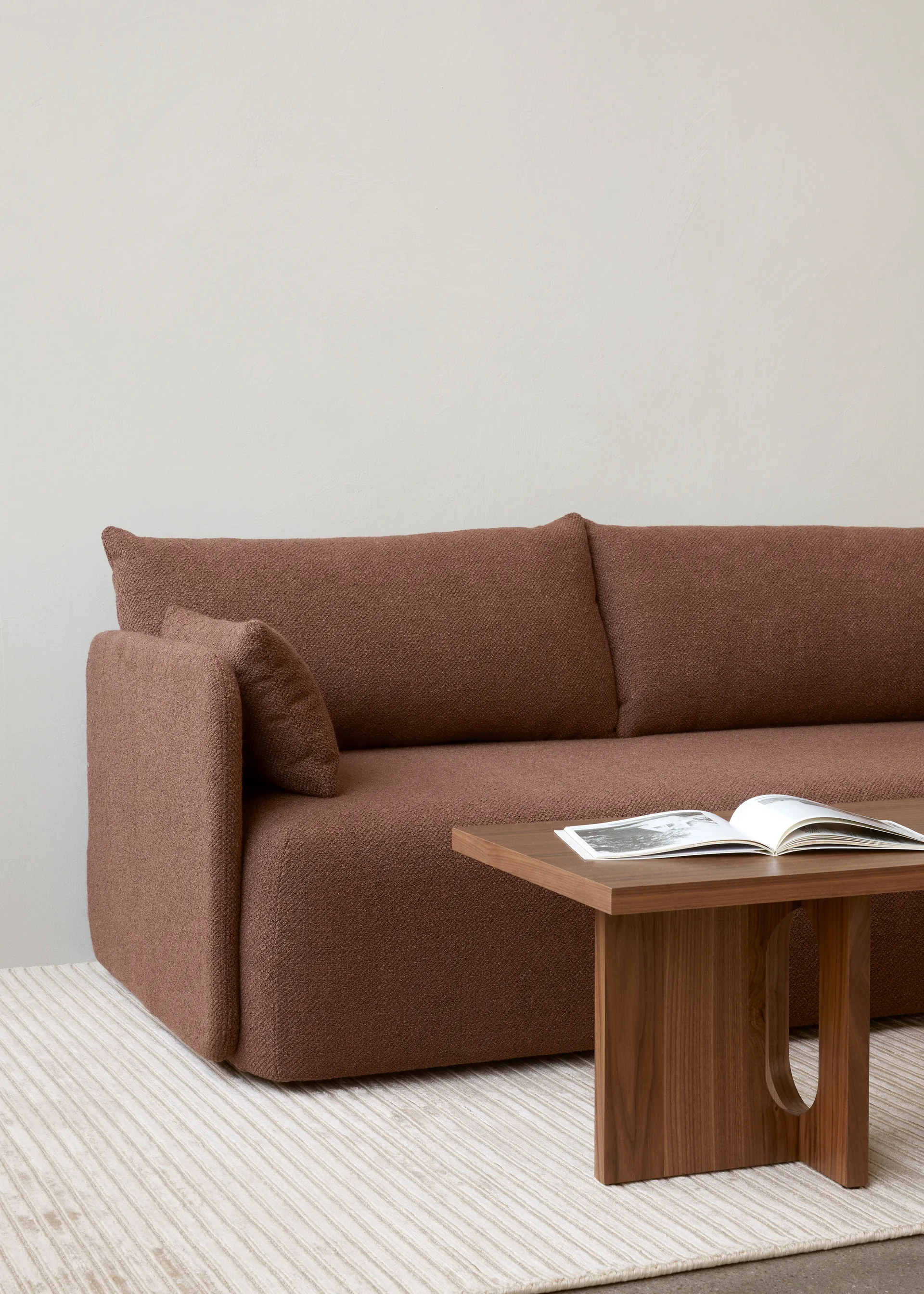 Διθέσιος καναπές, Offset, Ύφασμα Bouclé 08 μπορντό, Audo Audo Copenhagen