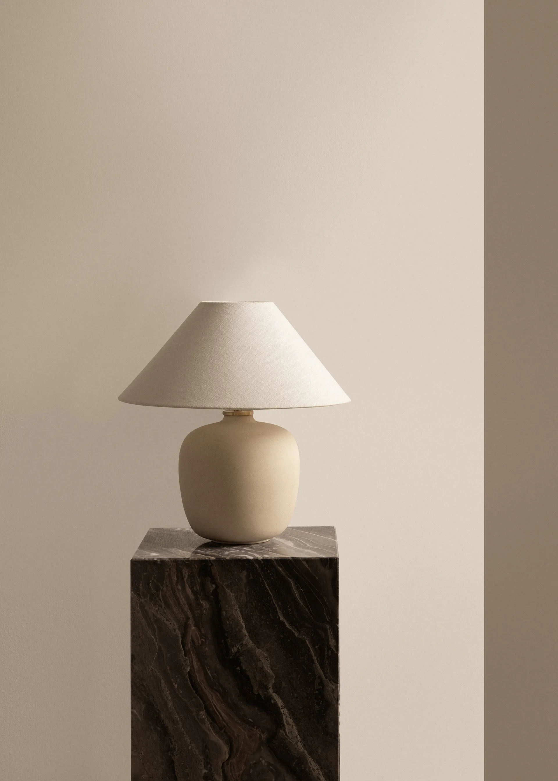 Τραπεζάκι σαλονιού Plinth, Grey galaxy, cube Audo Copenhagen