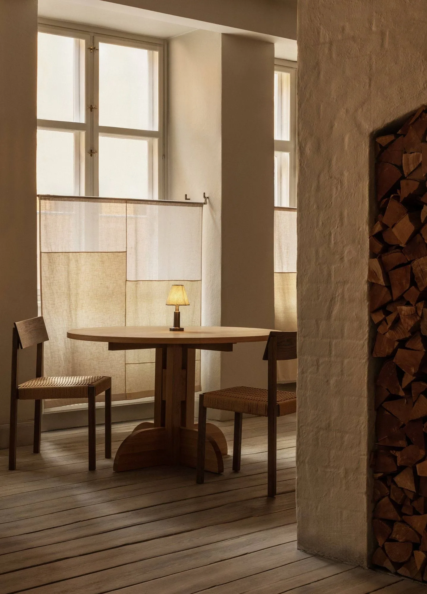 Puffin Dining Table τραπέζι Oak Veneer Natural, Φυσικό καπλαμάς δρυός, Ø120 εκ. Audo Copenhagen