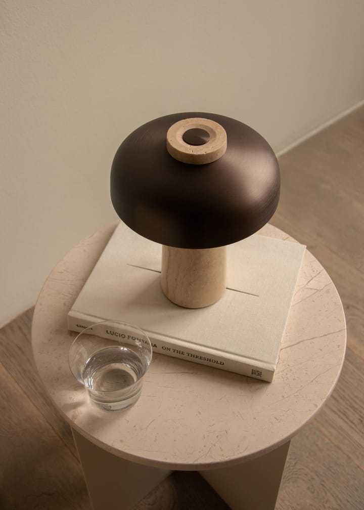 Reverse φορητό επιτραπέζιο φωτιστικό 24,5 cm, Travertine-bronzed aluminium Audo Copenhagen