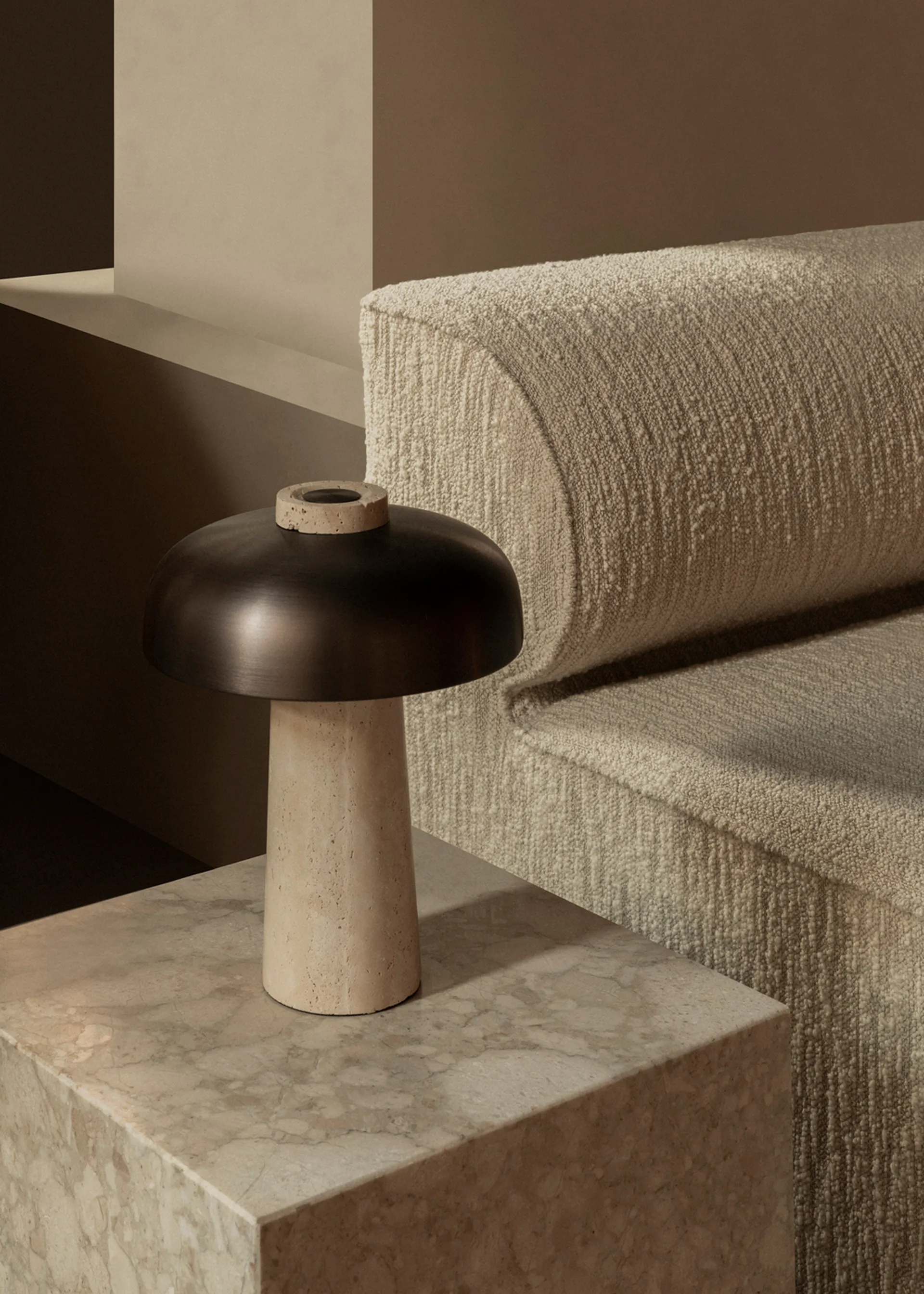 Reverse επιτραπέζιο φωτιστικό 30 cm, Τραβεντίνο-μπρονζέ ορείχαλκος Audo Copenhagen