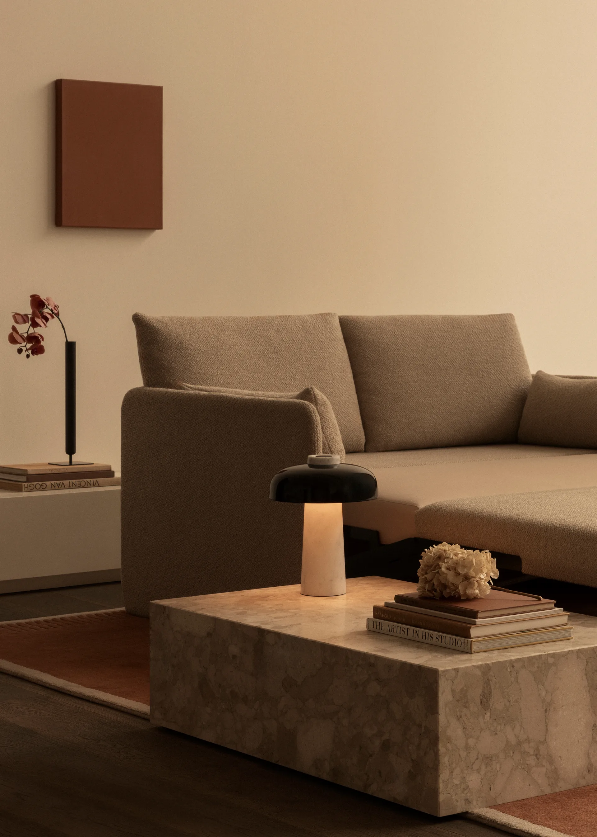 Reverse επιτραπέζιο φωτιστικό 30 cm, Carrara-black Audo Copenhagen