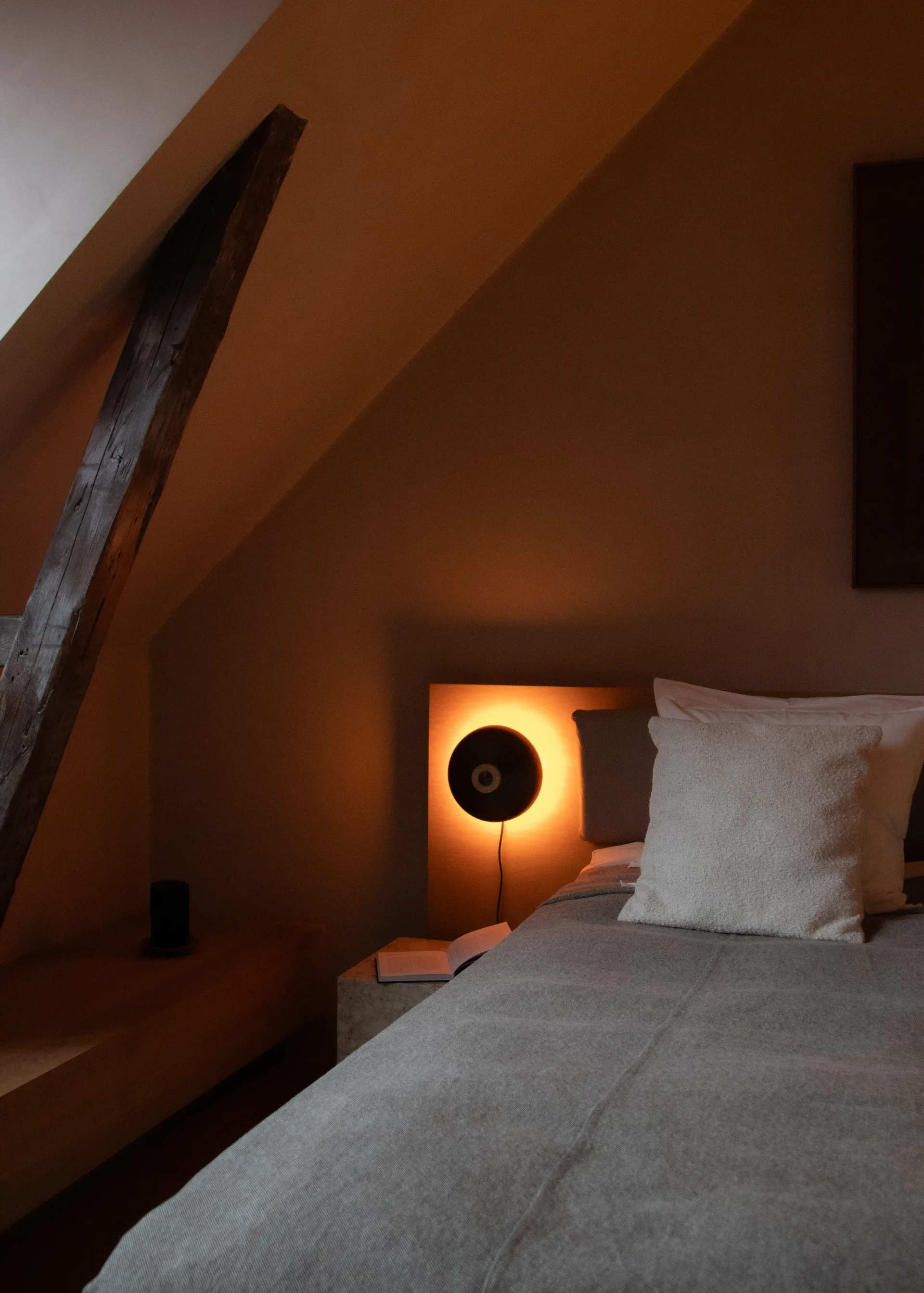 Reverse απλίκα τοίχου, Bronzed aluminium Audo Copenhagen