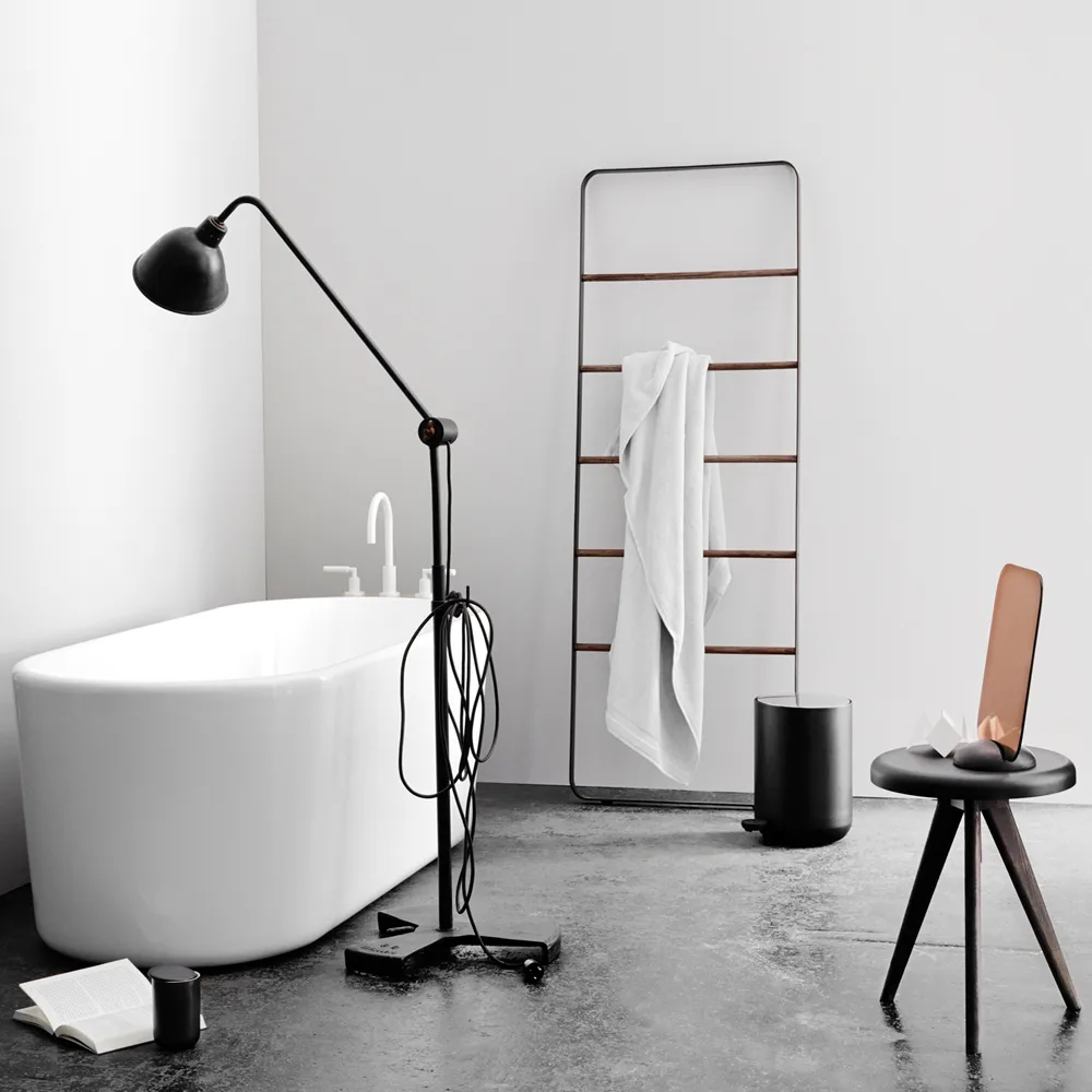 Κρεμάστρα πετσετών Towel, Μαύρο, μπάρες σε σκούρο στάχτi, δερμάτινο Audo Copenhagen