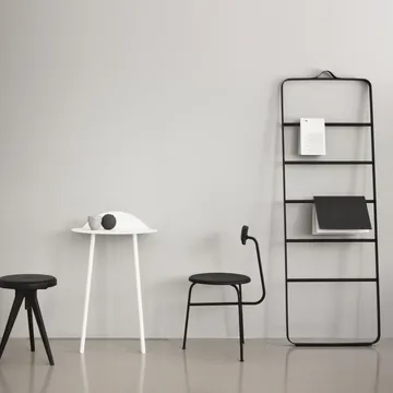 Κρεμάστρα πετσετών Towel - Μαύρο, μπάρες σε σκούρο στάχτi, δερμάτινο - Audo Copenhagen