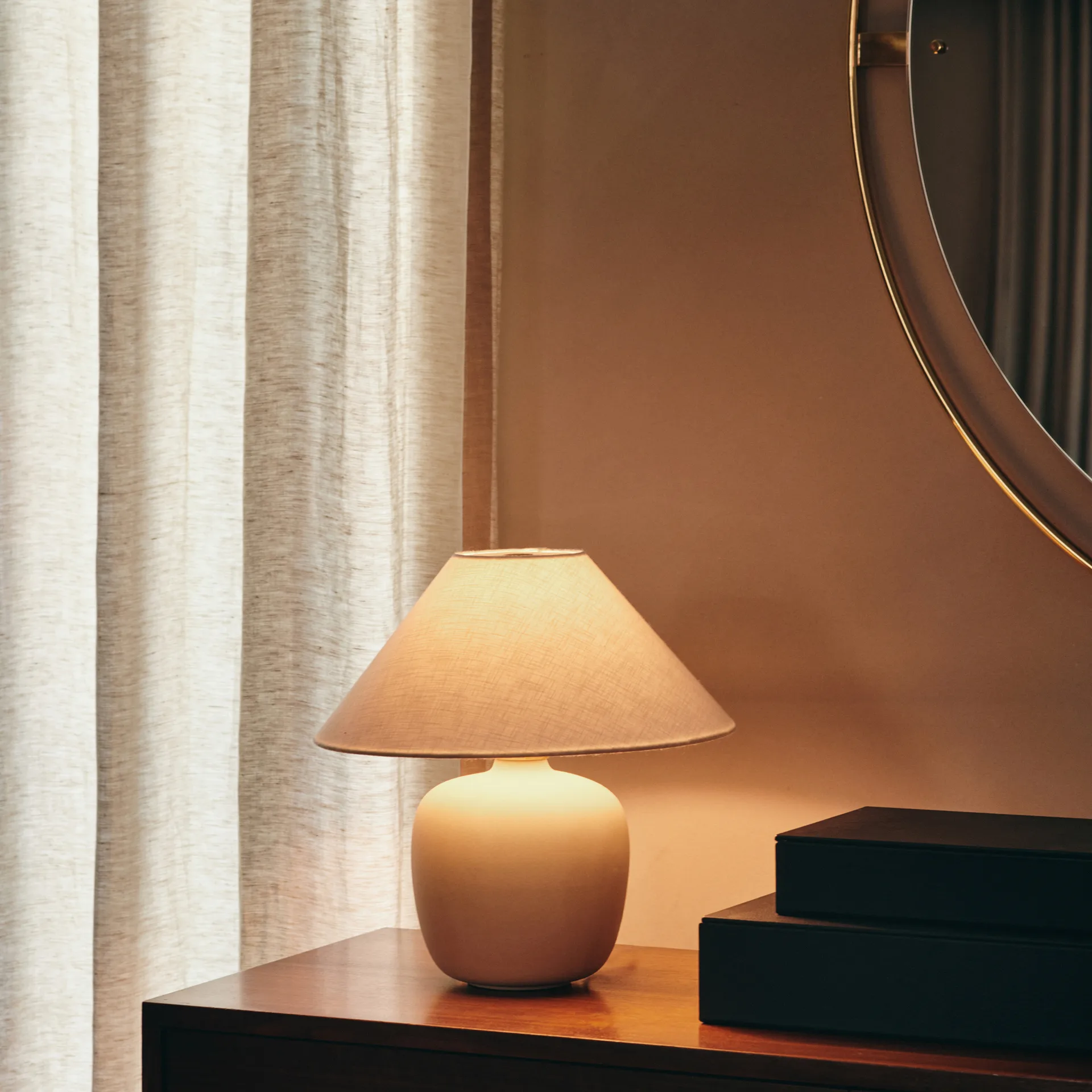 Yokohama επιτραπέζιο φωτιστικό Ø 37 cm, Υπόλευκο Audo Copenhagen