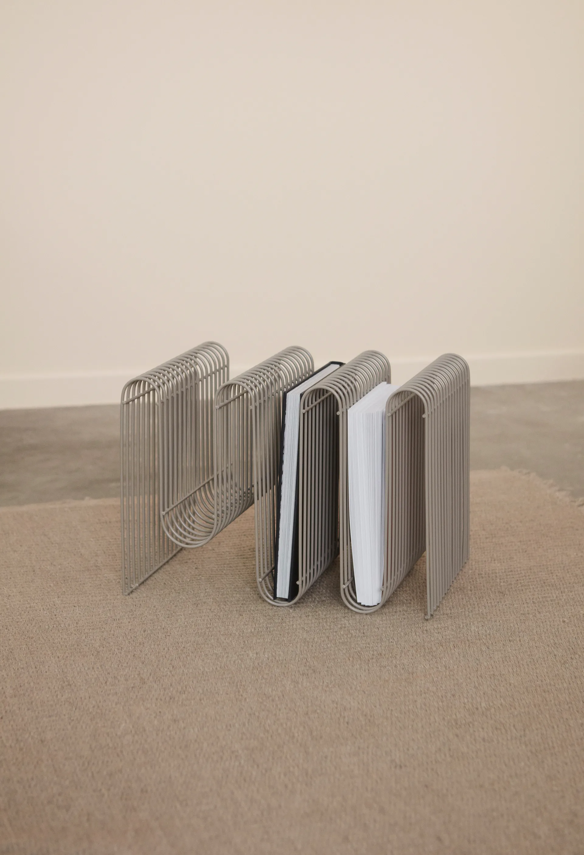 Curva θήκη για εφημερίδες, Τοπ AYTM