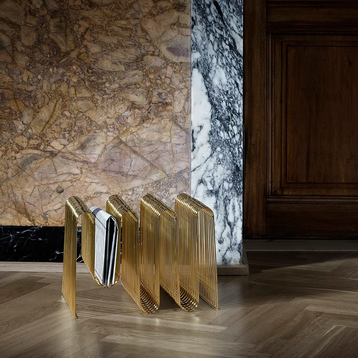 Curva θήκη για εφημερίδες, ορείχαλκος AYTM