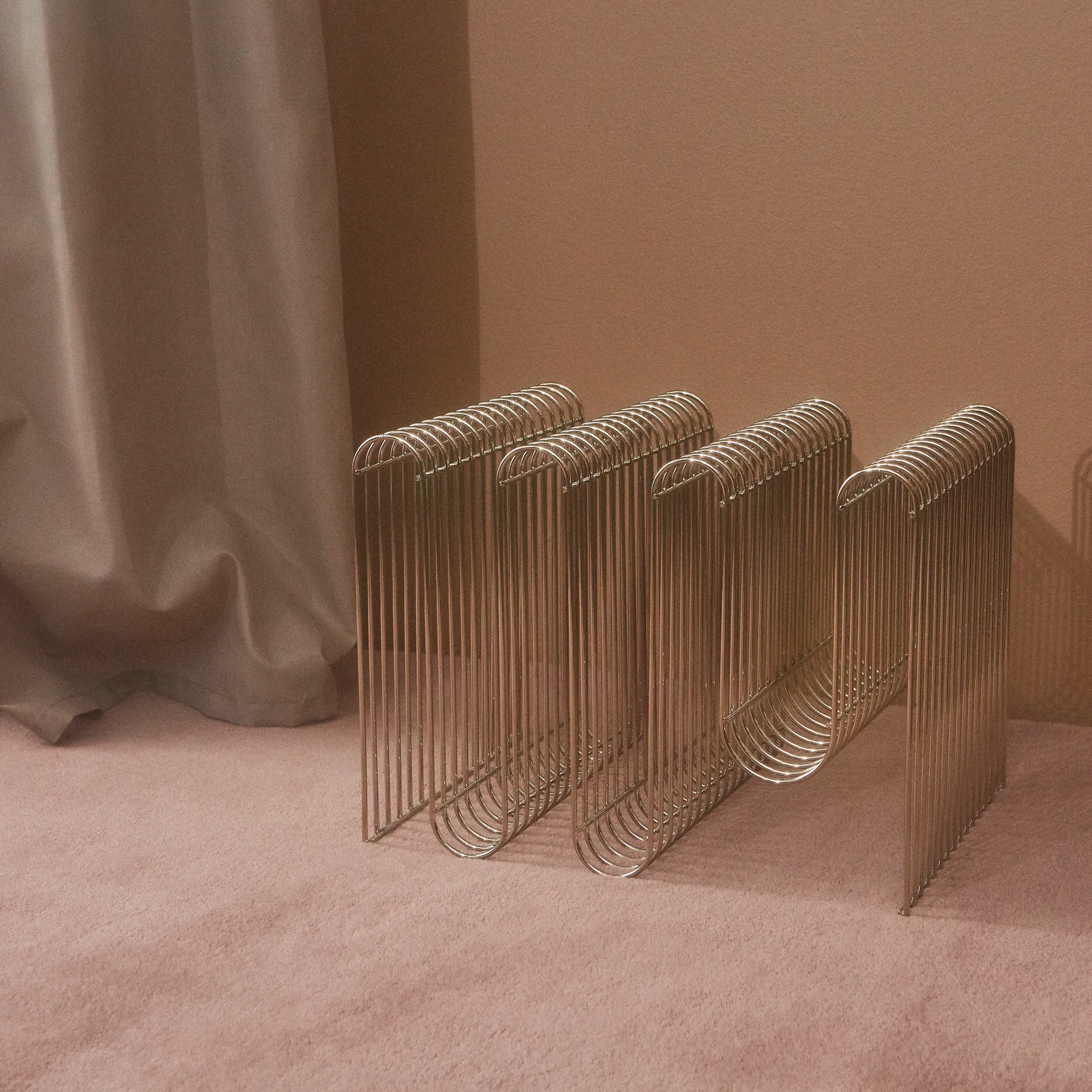 Curva θήκη για εφημερίδες, ασημί AYTM