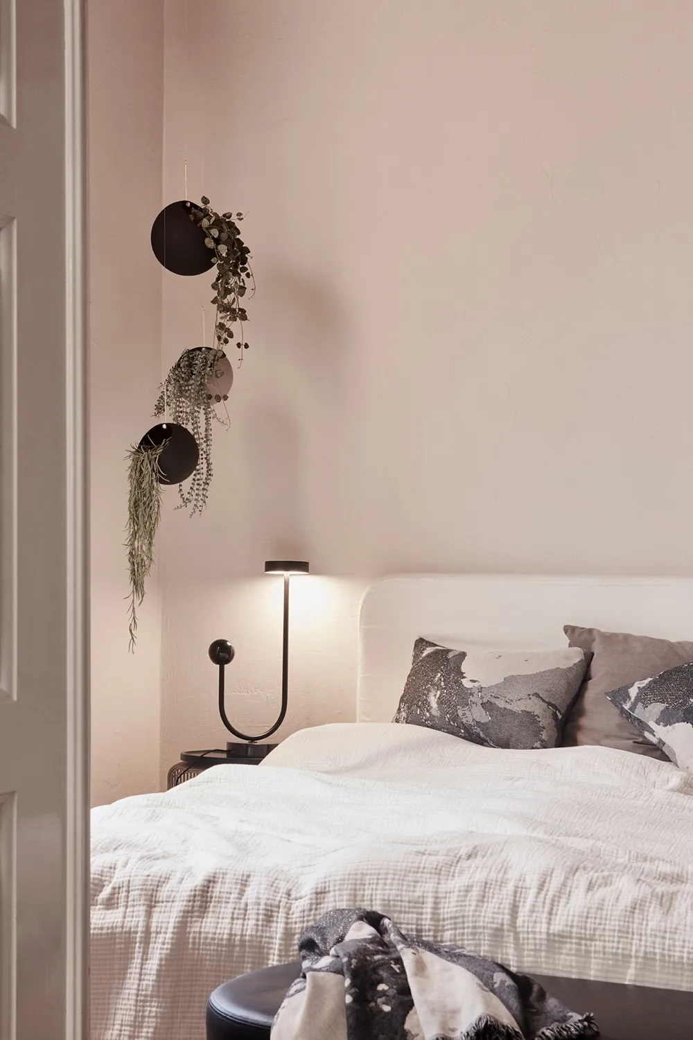 Μαξιλάρι Floreo 40x60 cm, Μαύρο-μπεζ AYTM