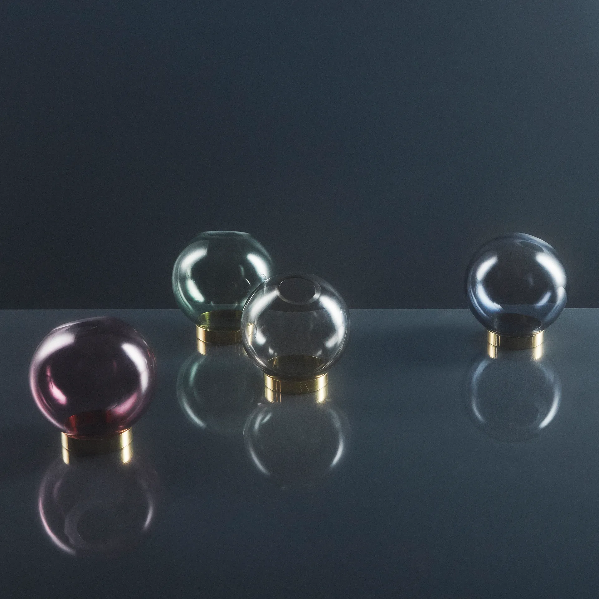 Globe βάζο μικρό, ροζ-ορείχαλκος AYTM