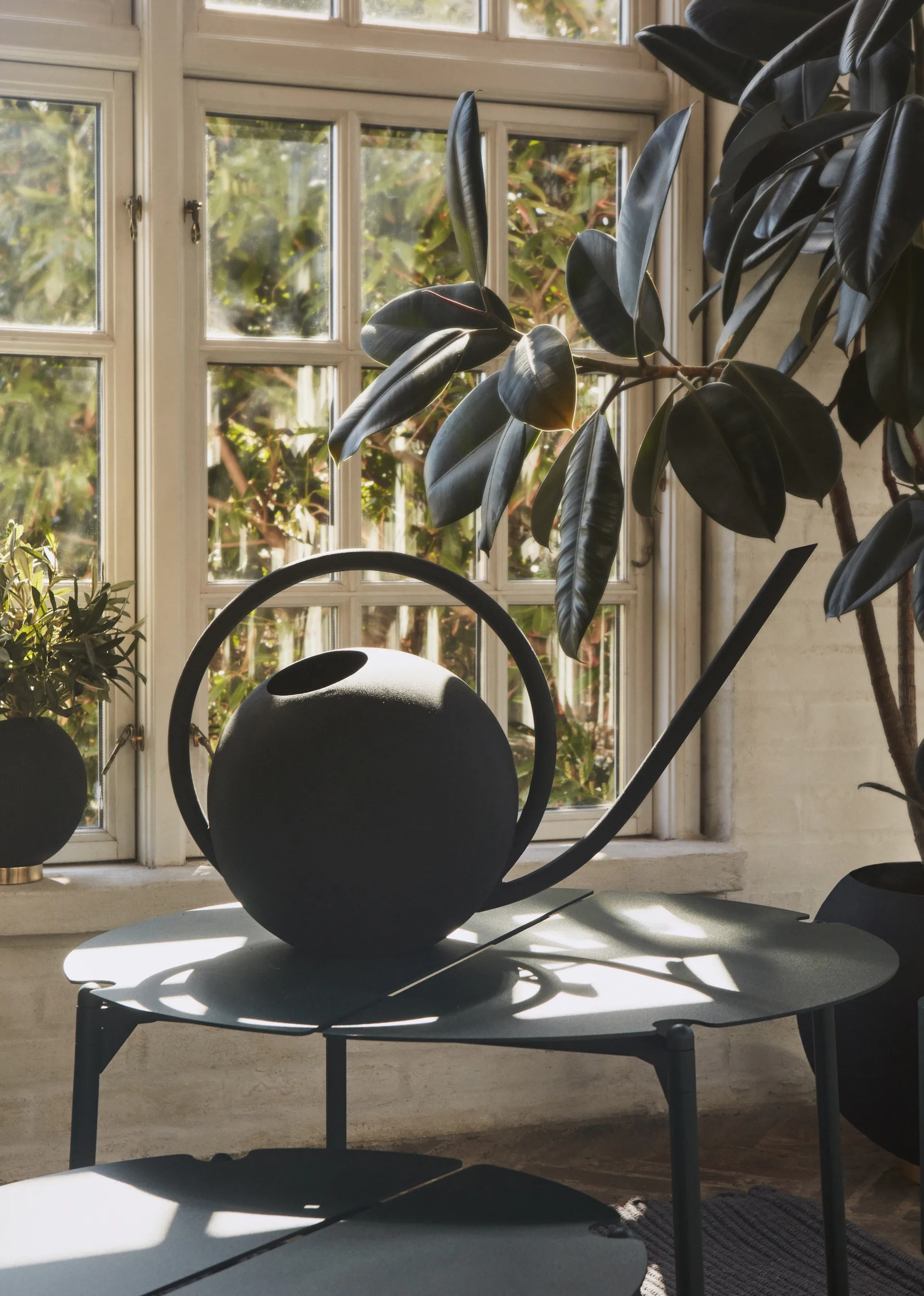 Globe ποτιστήρι 34 cm, Μαύρο AYTM